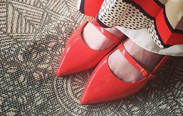 香奈儿成衣秀再”卖”球鞋 款式多多…